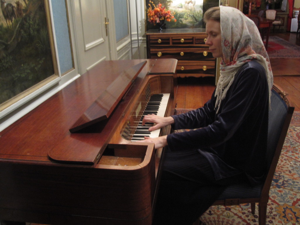 Anna Maria McElwain at square piano Brw 1821, 2012