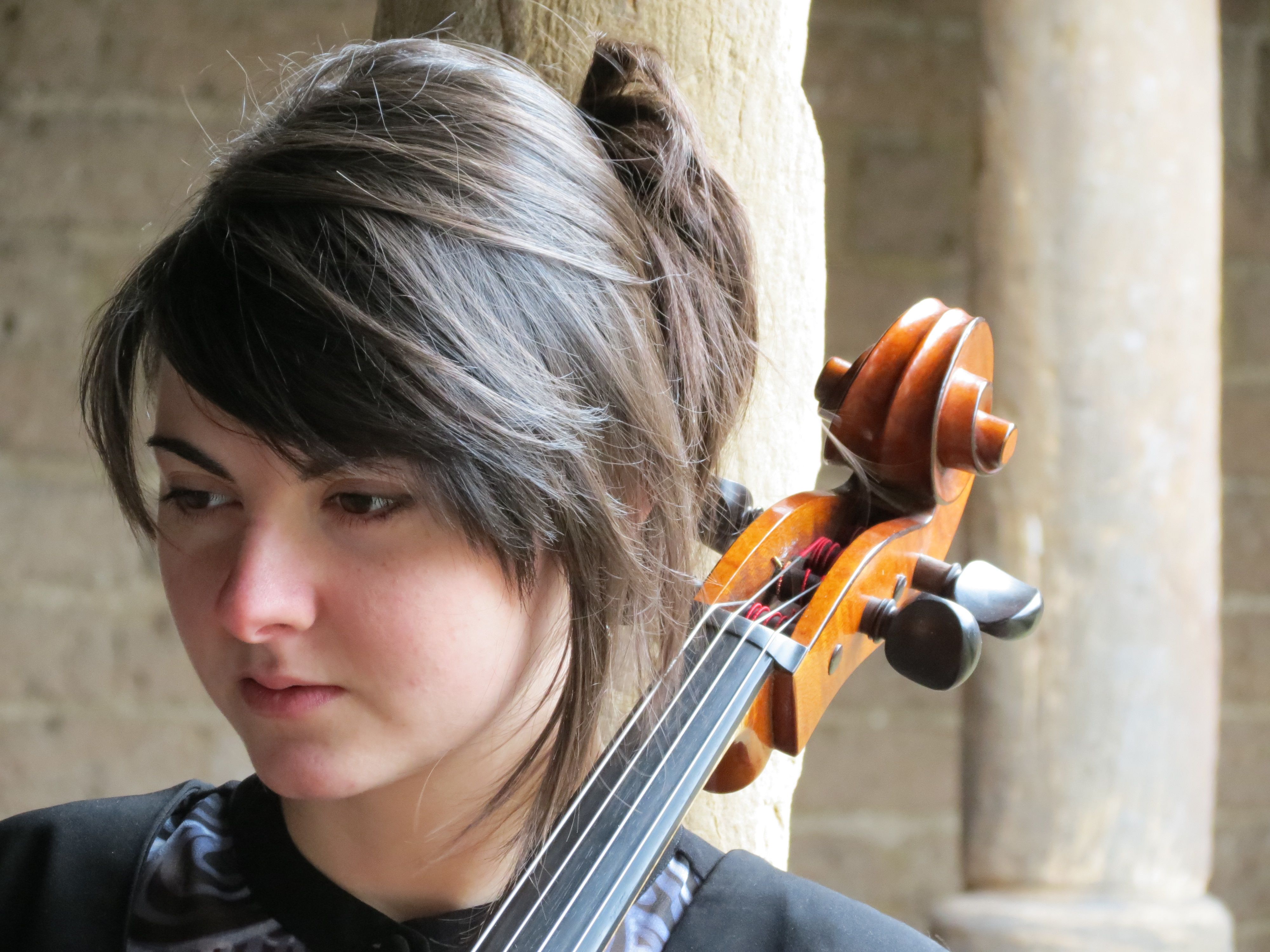 Gloria Coll - cello