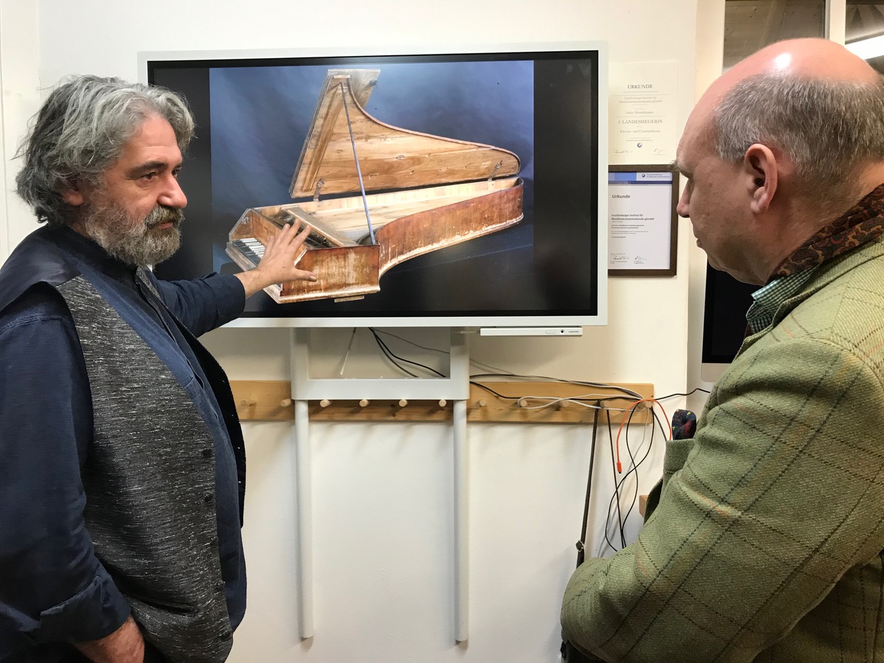 Helmut Balk / Greifenberg Institut (l) in conversation with Jurn Buisman / Museum Geelvinck (r)