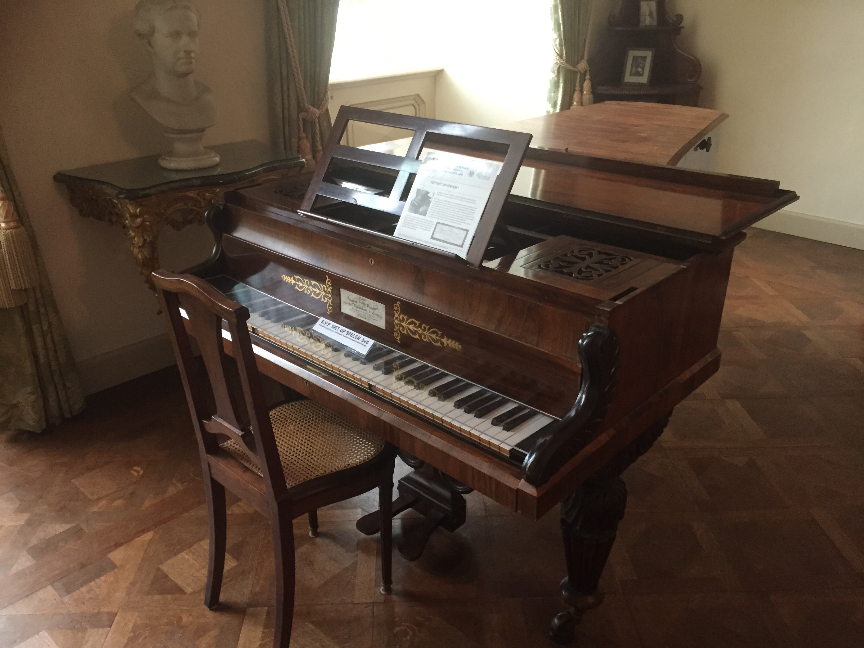 Salon met Broadwood fortepiano vleugel 1840 (Sweelinck Coll.)