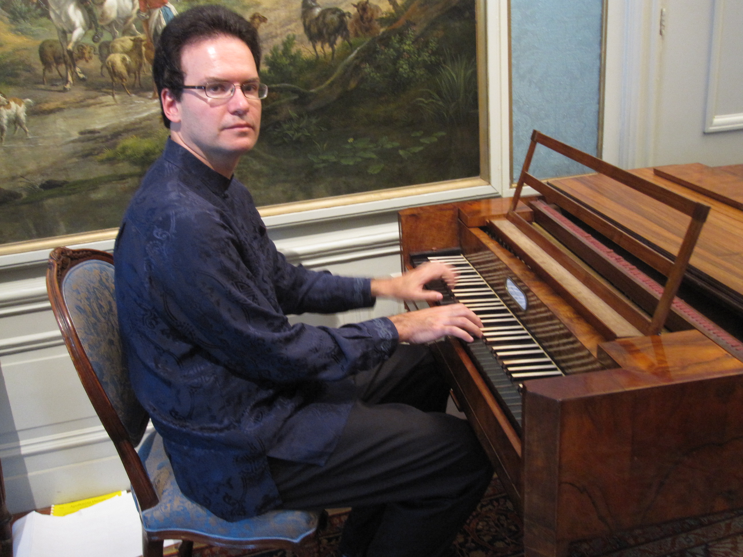 Michael Tsalka aan Zahler vleugel, Museum Geelvinck, 2013