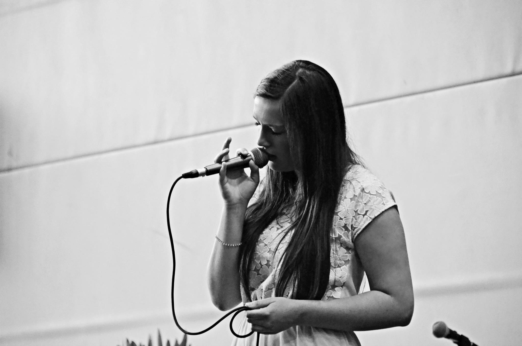 Zangeres Isla van Hout