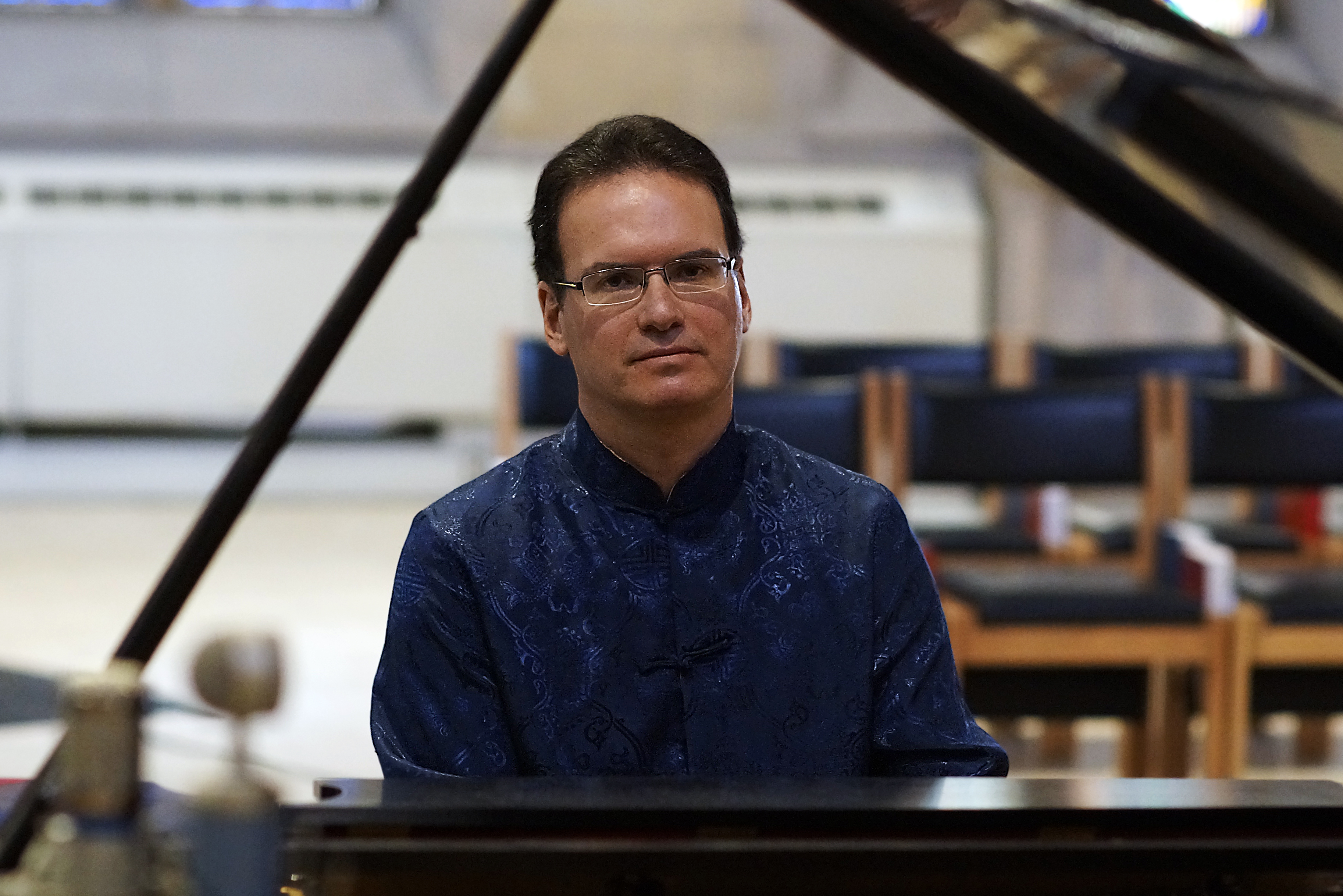 Michael Tsalka, piano