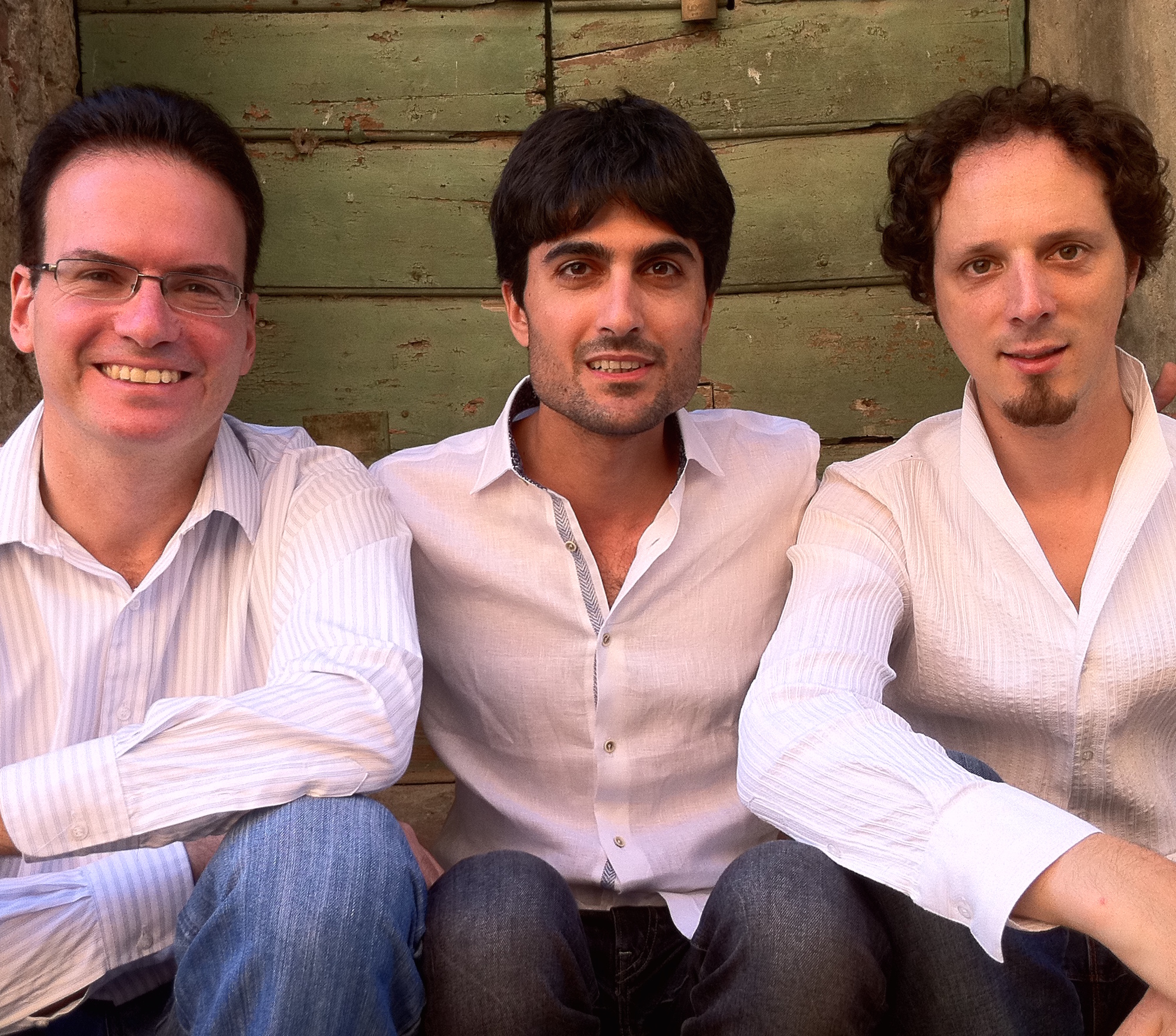 Vlnr: Michael Tsalka - fortepiano, Alon Sariel - mandoline en Izhar Elias - gitaar