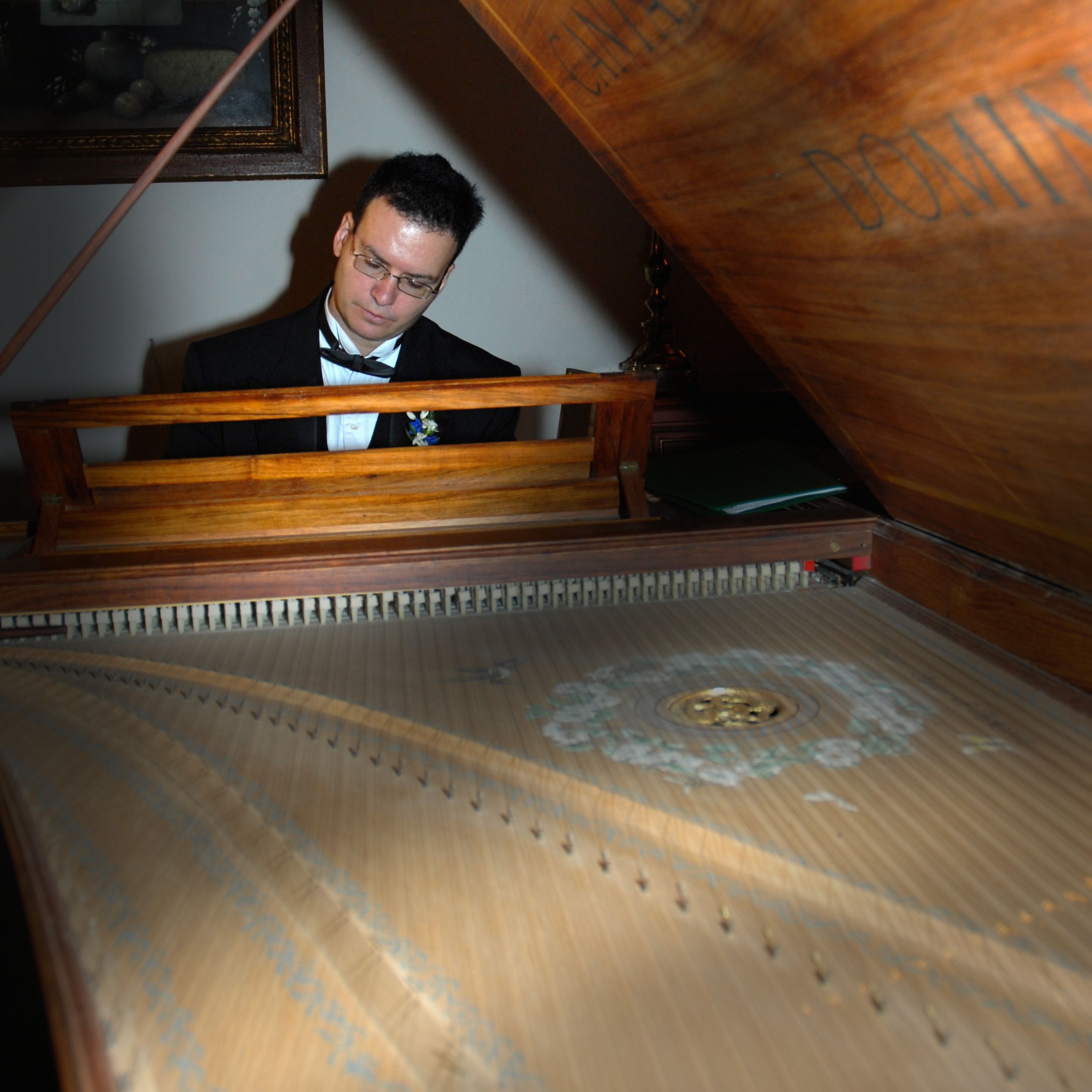 Michael Tsalka aan fortepiano