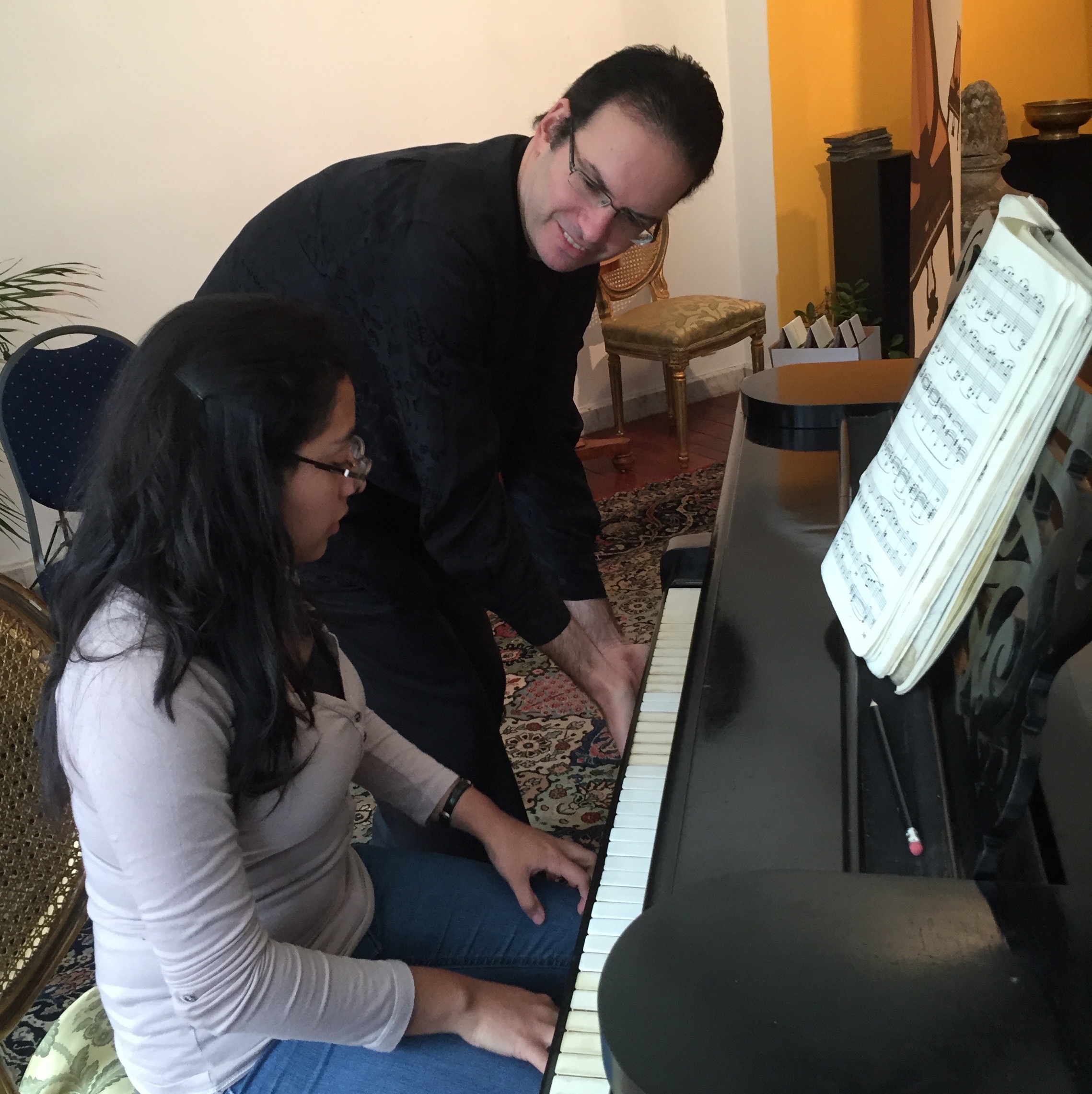 Dr. MIchael Tsalka geeft masterclass aan Areli Cortés Gutiérrez, Geelvinck Fortepiano Festival 2015