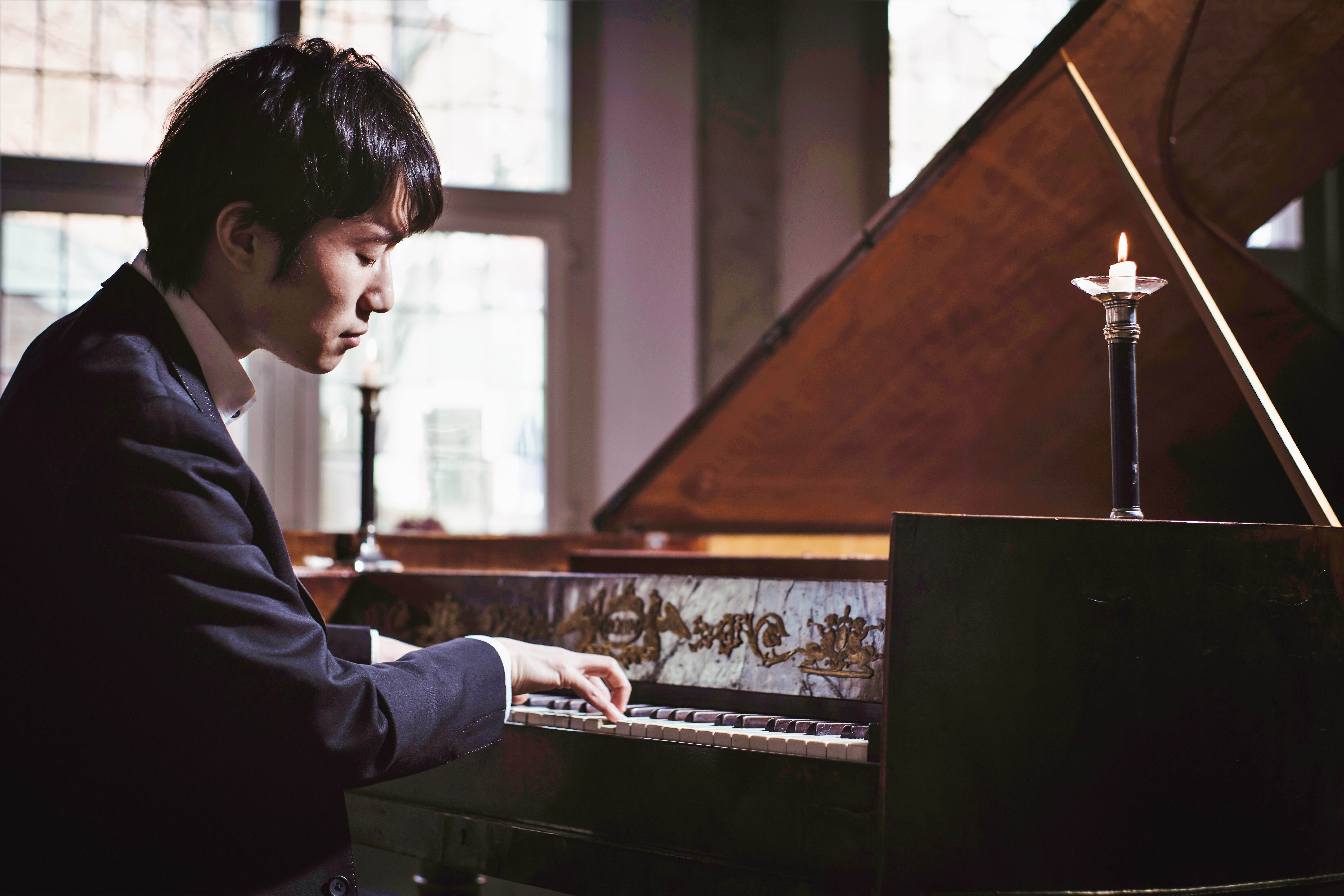 Naruhiko Kawaguchi aan klavecimbel