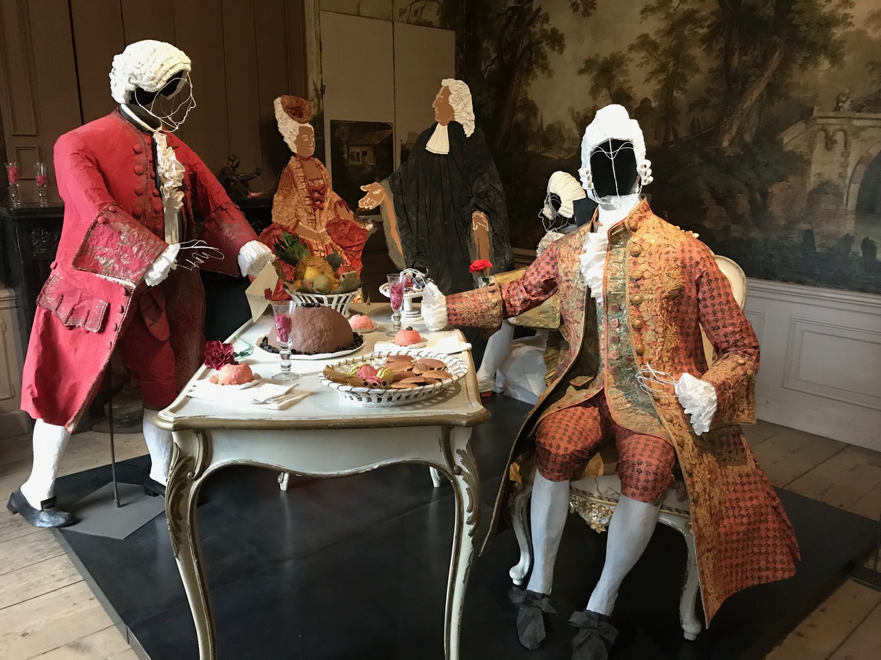 Er kwamen de kostelijkste gerechten op tafel, op fraai porselein