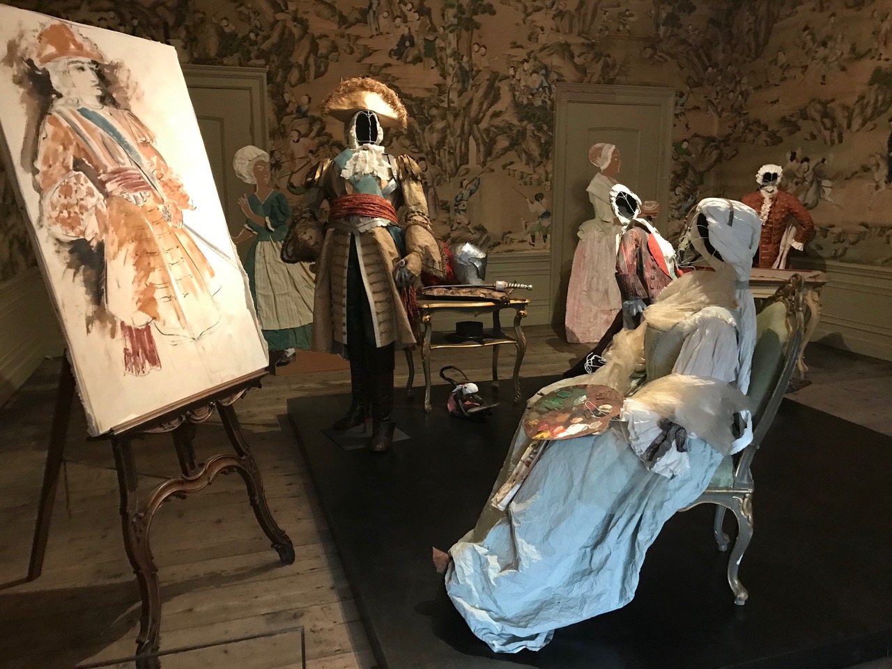 Mode Affen papieren poppen tentoonstelling 