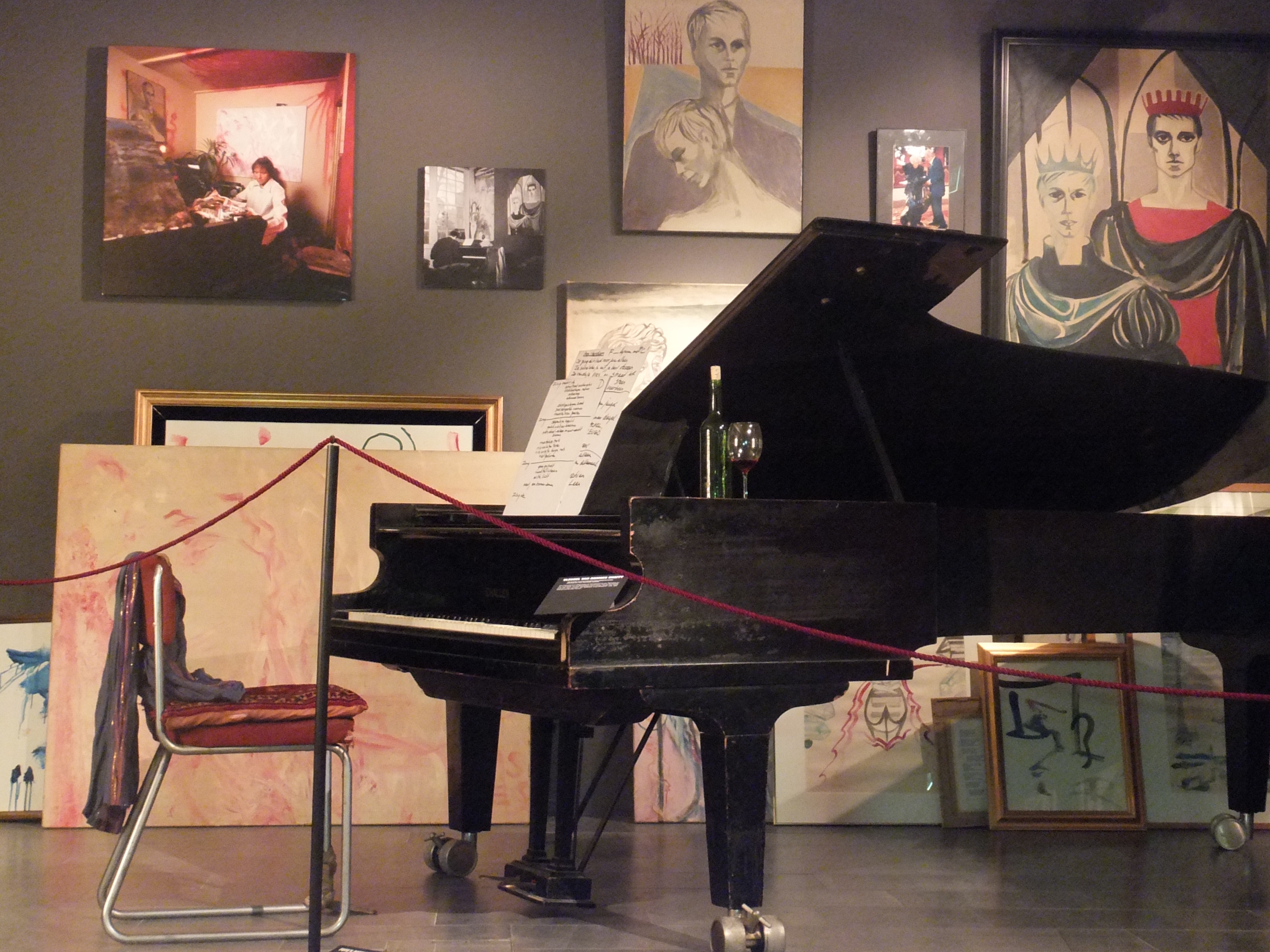 Shaffy vleugel in 'Ramses Shaffy - de Tentoonstelling', in Bjizondere Collecties, 2014