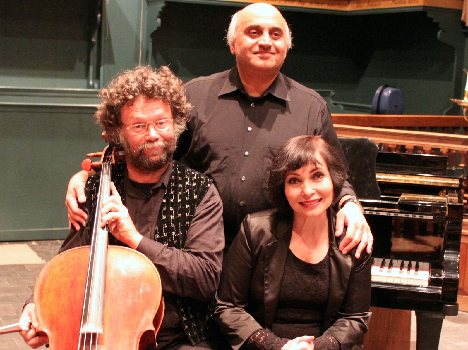 Shandiz Trio: vlnr Imre Keblušek, Hamid Tabatabaei en Mehrnaz Salehi