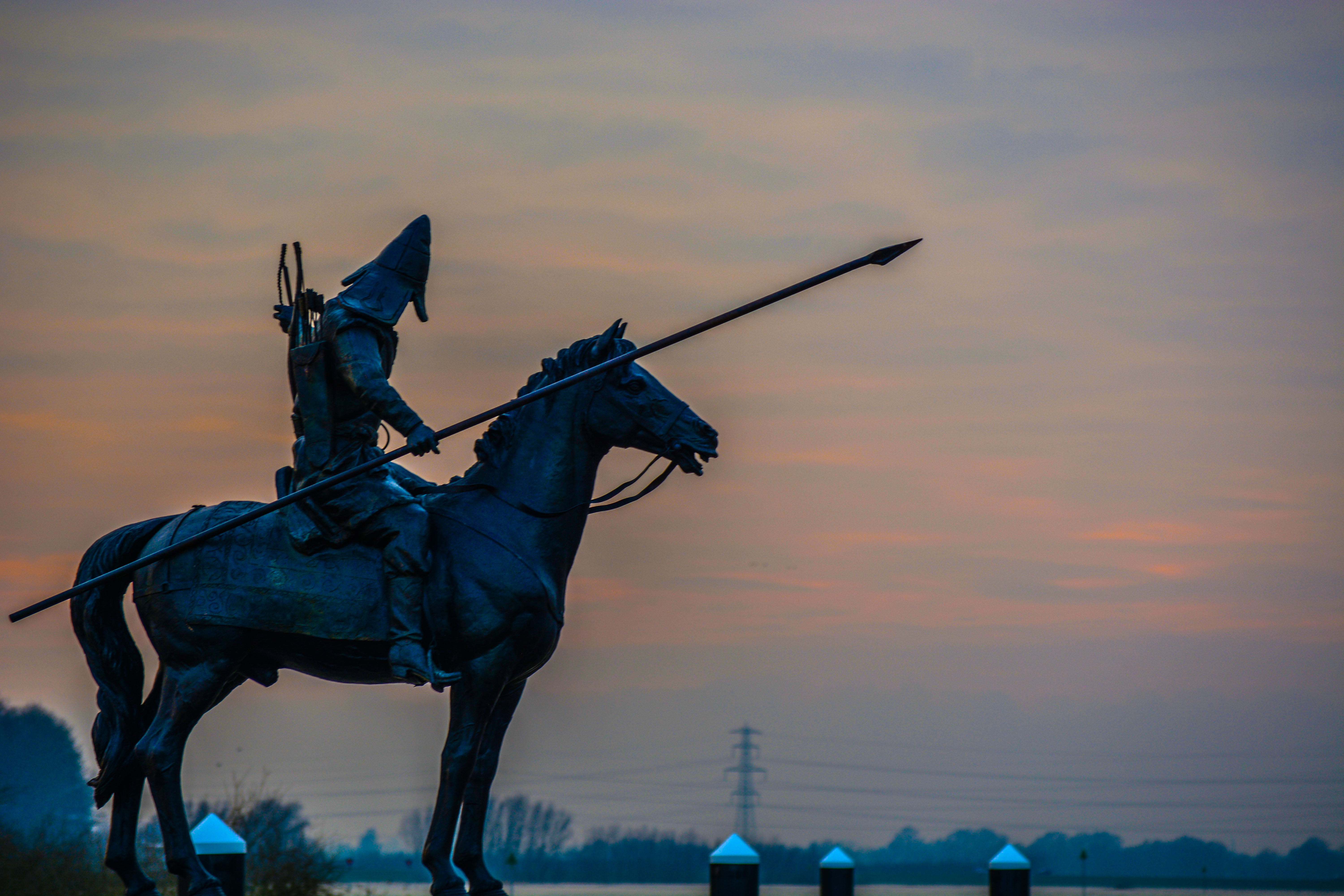 Basjkir statue at the IJssel River, Veessen, foto Andre Szkudelski 