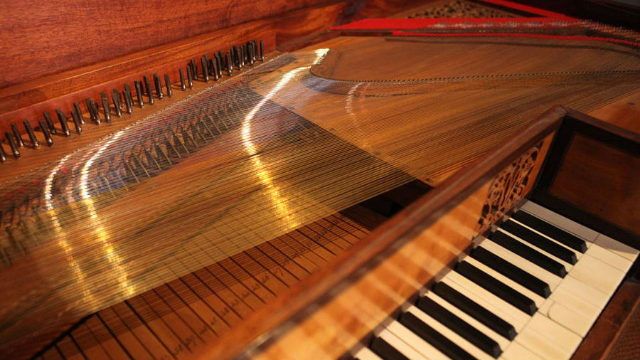detailopname mechaniek tafelpiano